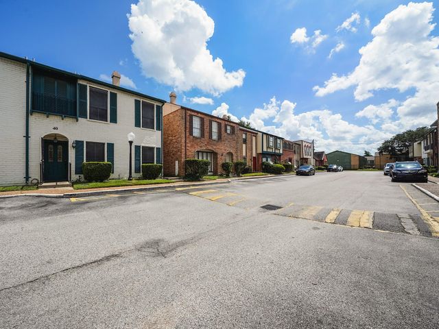 7700 Creekbend Drive 40, Houston, TX 77071