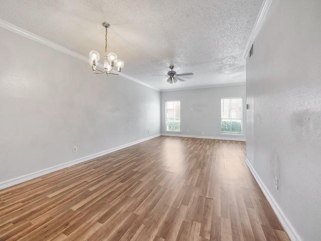 7700 Creekbend Drive 40, Houston, TX 77071