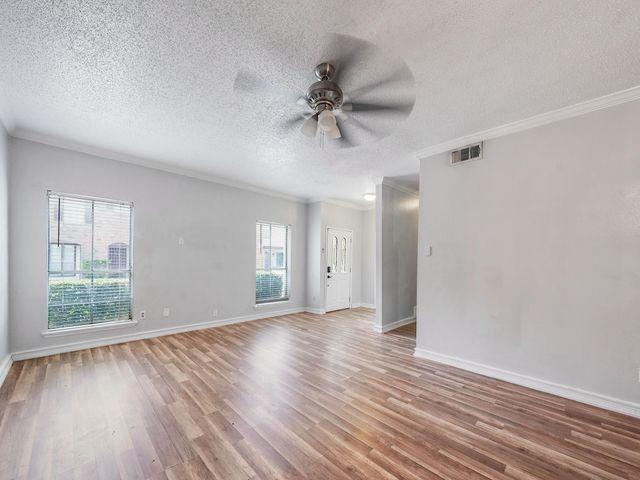 7700 Creekbend Drive 40, Houston, TX 77071