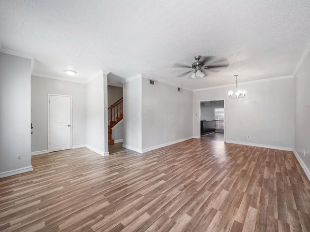 7700 Creekbend Drive 40, Houston, TX 77071