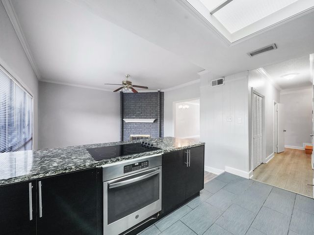 7700 Creekbend Drive 40, Houston, TX 77071