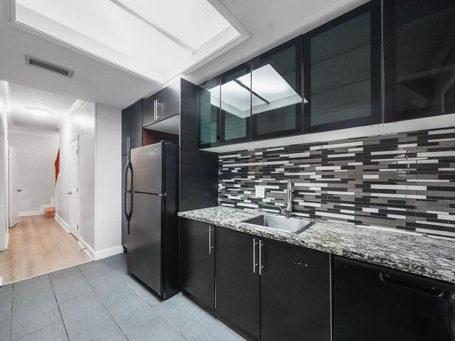 7700 Creekbend Drive 40, Houston, TX 77071