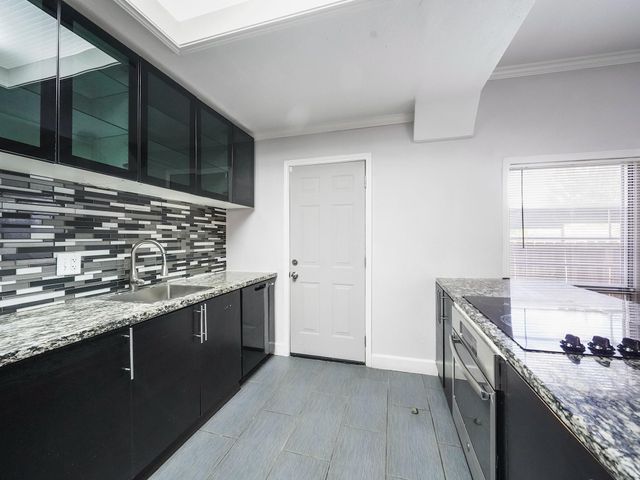7700 Creekbend Drive 40, Houston, TX 77071