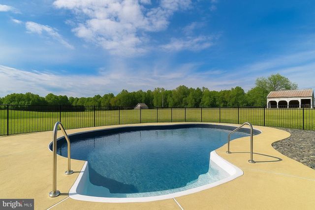 1985 HOLLAND CLIFFS RD, Huntingtown, MD 20639