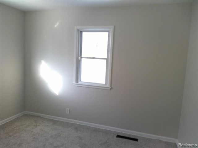 846 W Hemphill Road, Flint, MI 48507