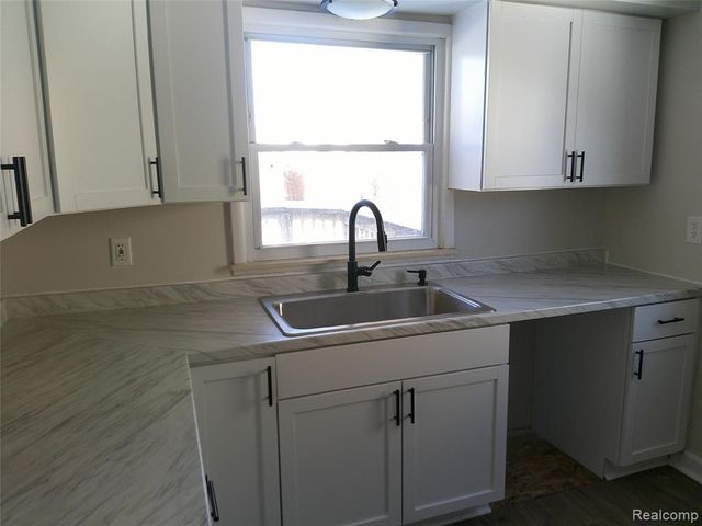 846 W Hemphill Road, Flint, MI 48507