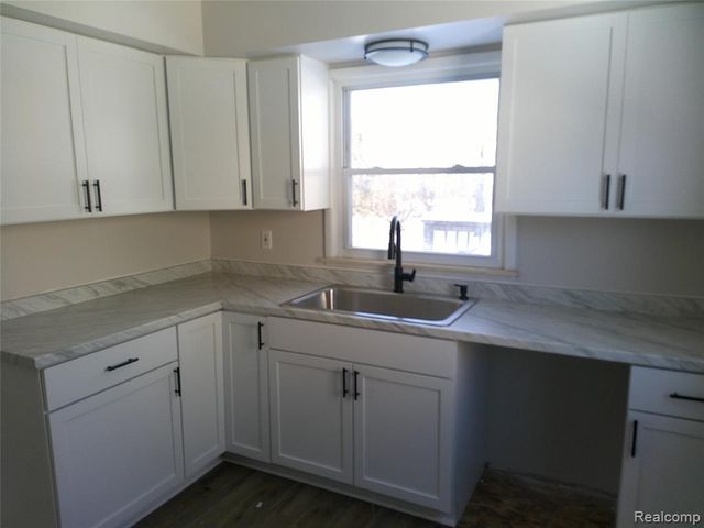 846 W Hemphill Road, Flint, MI 48507