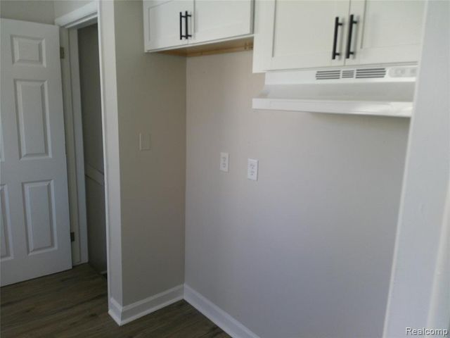 846 W Hemphill Road, Flint, MI 48507