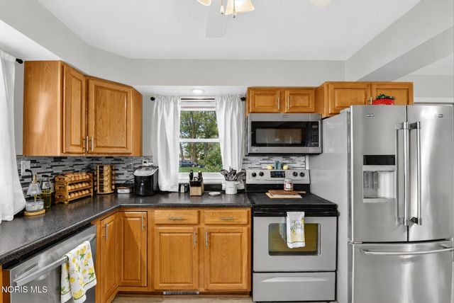 1655 Latcha Road, Millbury, OH 43447
