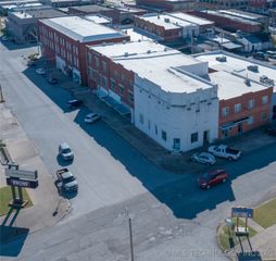 403 W Trudgeon Street, Henryetta, OK 74437