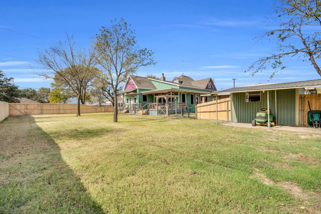312 W 8th Street, Ferris, TX 75125