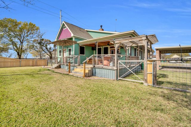 312 W 8th Street, Ferris, TX 75125