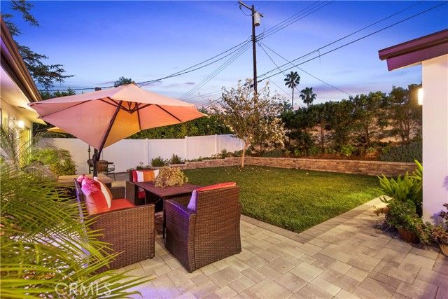 20516 Aetna Street, Woodland Hills (los Angeles), CA 91367