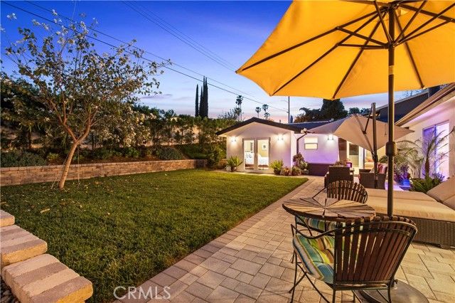 20516 Aetna Street, Woodland Hills (los Angeles), CA 91367