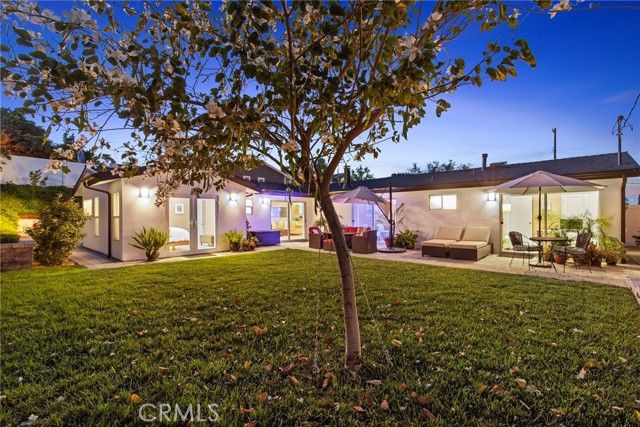 20516 Aetna Street, Woodland Hills (los Angeles), CA 91367