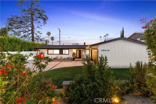 20516 Aetna Street, Woodland Hills (los Angeles), CA 91367