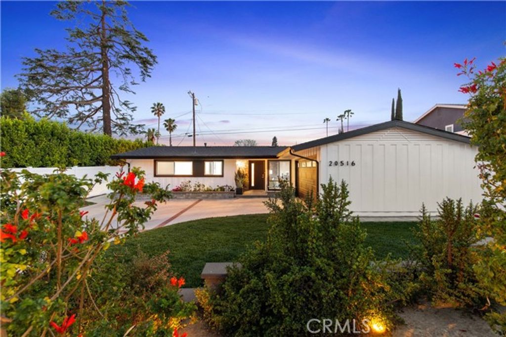 20516 Aetna Street, Woodland Hills (los Angeles), CA 91367