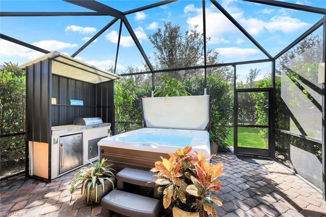 4244 Raffia Palm CIR, Naples, FL 34119