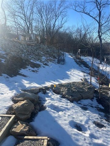 32156 Lakecrest Drive, Excelsior Springs, MO 64024