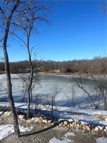 32156 Lakecrest Drive, Excelsior Springs, MO 64024