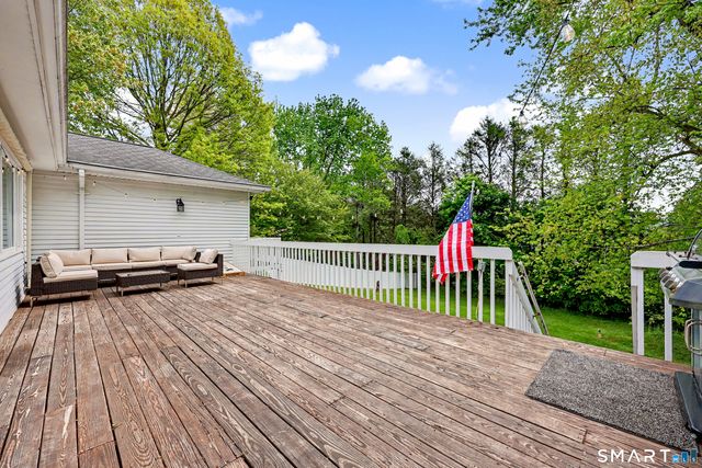 16 Ridgeland Circle, Wallingford, CT 06492