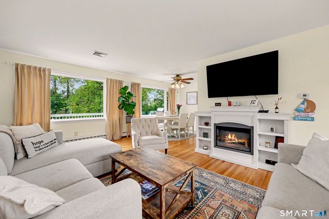 16 Ridgeland Circle, Wallingford, CT 06492