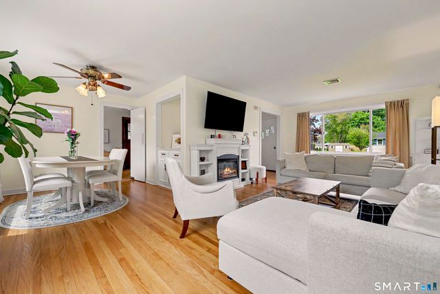 16 Ridgeland Circle, Wallingford, CT 06492