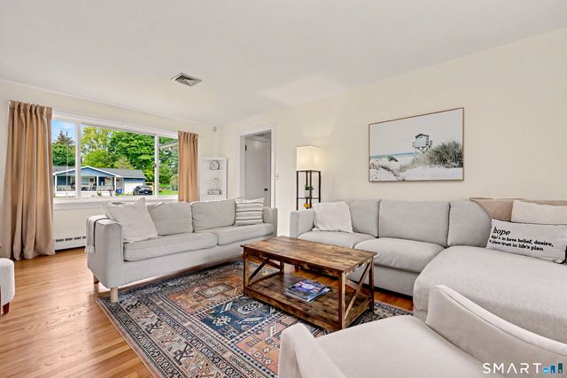 16 Ridgeland Circle, Wallingford, CT 06492