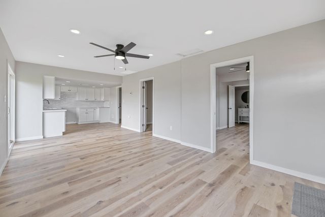 1175 W Maple Street, Exeter, CA 93221