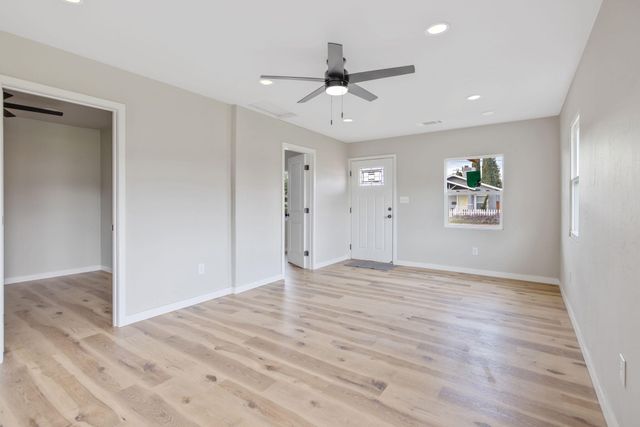 1175 W Maple Street, Exeter, CA 93221