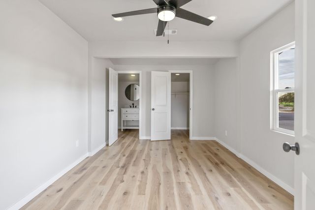 1175 W Maple Street, Exeter, CA 93221