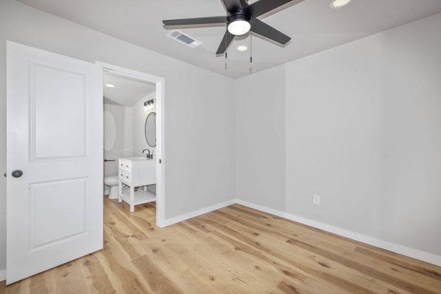 1175 W Maple Street, Exeter, CA 93221