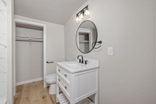 1175 W Maple Street, Exeter, CA 93221