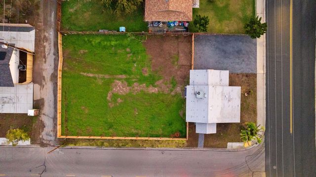 1175 W Maple Street, Exeter, CA 93221