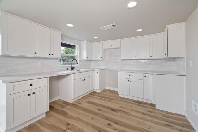 1175 W Maple Street, Exeter, CA 93221