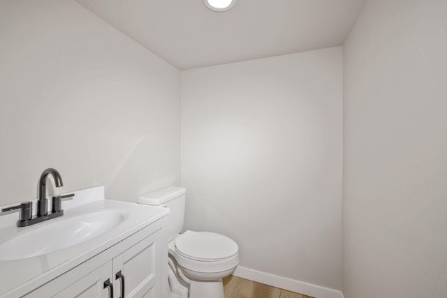 1175 W Maple Street, Exeter, CA 93221