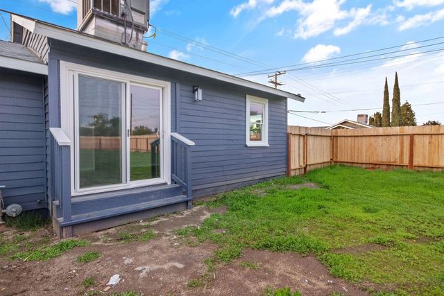 1175 W Maple Street, Exeter, CA 93221