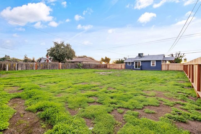 1175 W Maple Street, Exeter, CA 93221