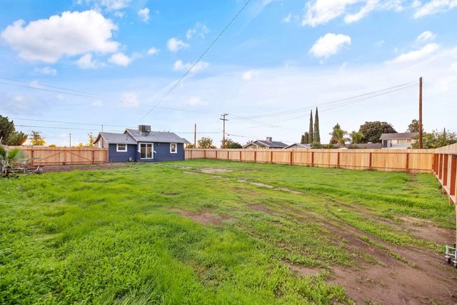 1175 W Maple Street, Exeter, CA 93221