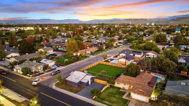 1175 W Maple Street, Exeter, CA 93221