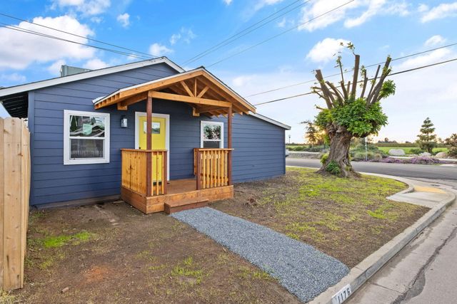 1175 W Maple Street, Exeter, CA 93221