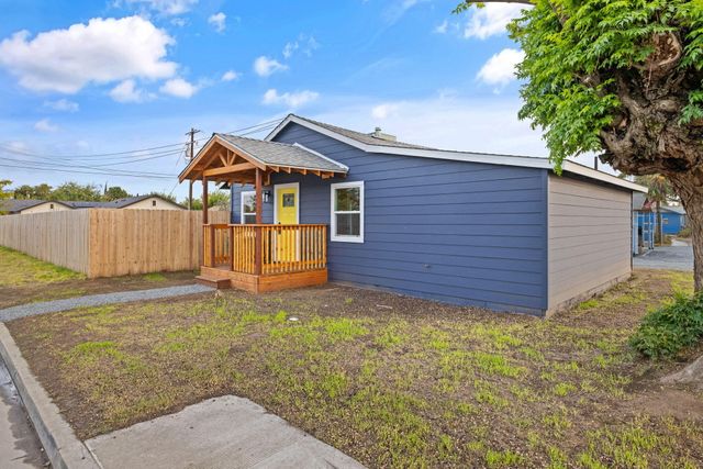 1175 W Maple Street, Exeter, CA 93221