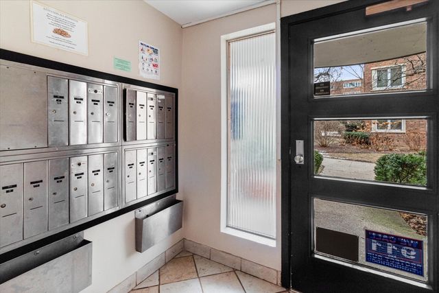 1960 W Hood Avenue 2C, Chicago, IL 60660