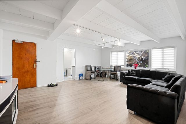 1960 W Hood Avenue 2C, Chicago, IL 60660