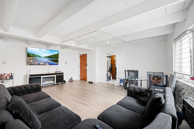 1960 W Hood Avenue 2C, Chicago, IL 60660