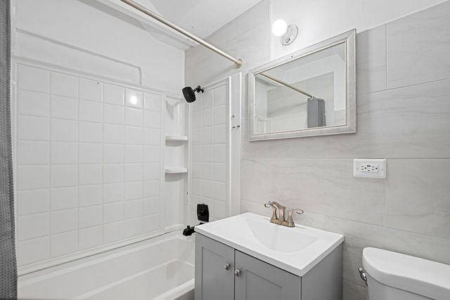 1960 W Hood Avenue 2C, Chicago, IL 60660