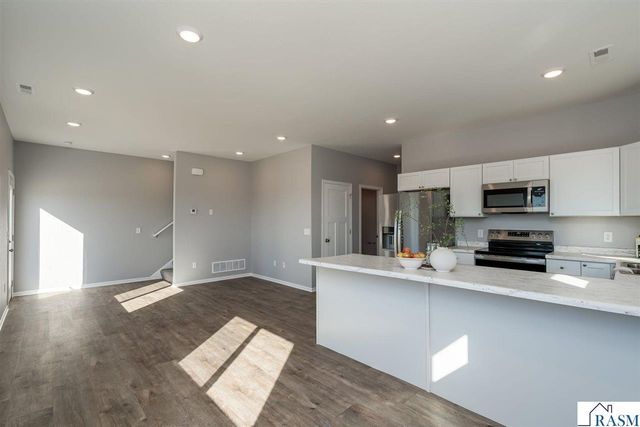 3129 & 3131 Noble Drive, Mankato, MN 56003