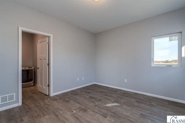 3129 & 3131 Noble Drive, Mankato, MN 56003