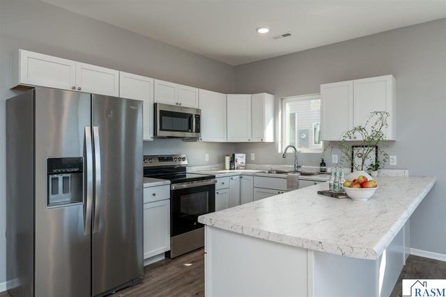 3129 & 3131 Noble Drive, Mankato, MN 56003