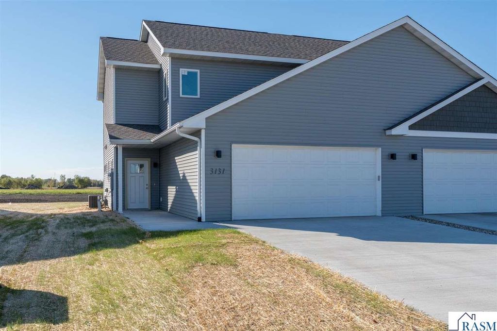 3129 & 3131 Noble Drive, Mankato, MN 56003